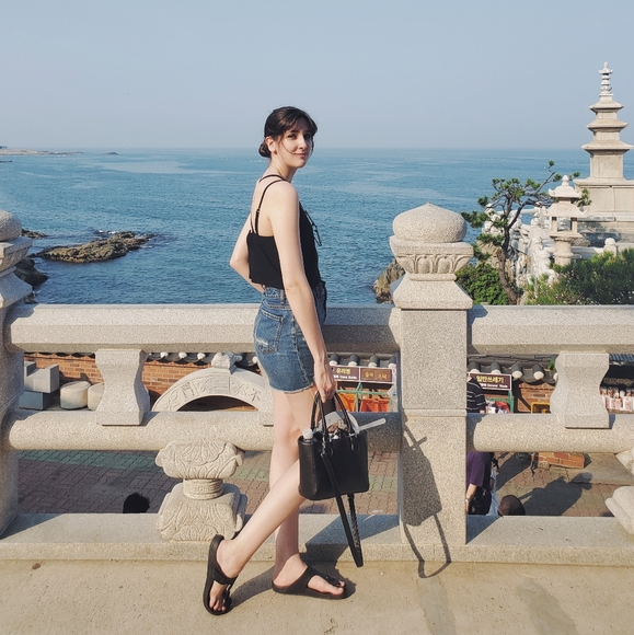 Meet your Posher, Annette - Picture 1 of 2